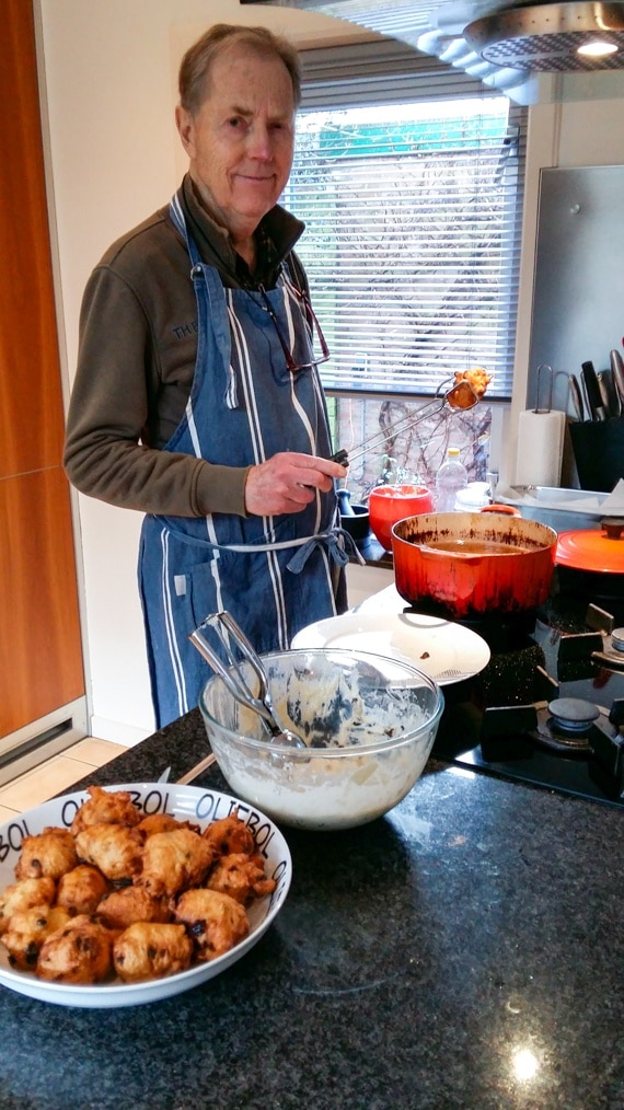 Georg frying oliebollen