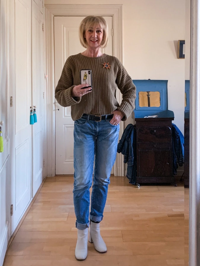 Friday, khaki jumper on boyfriend jeans