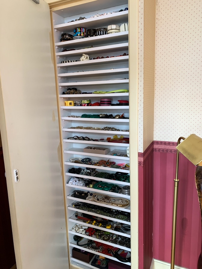 Jewellery cabinet