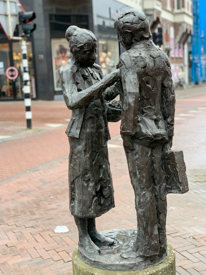 Statue flower girl by Kees Verkade