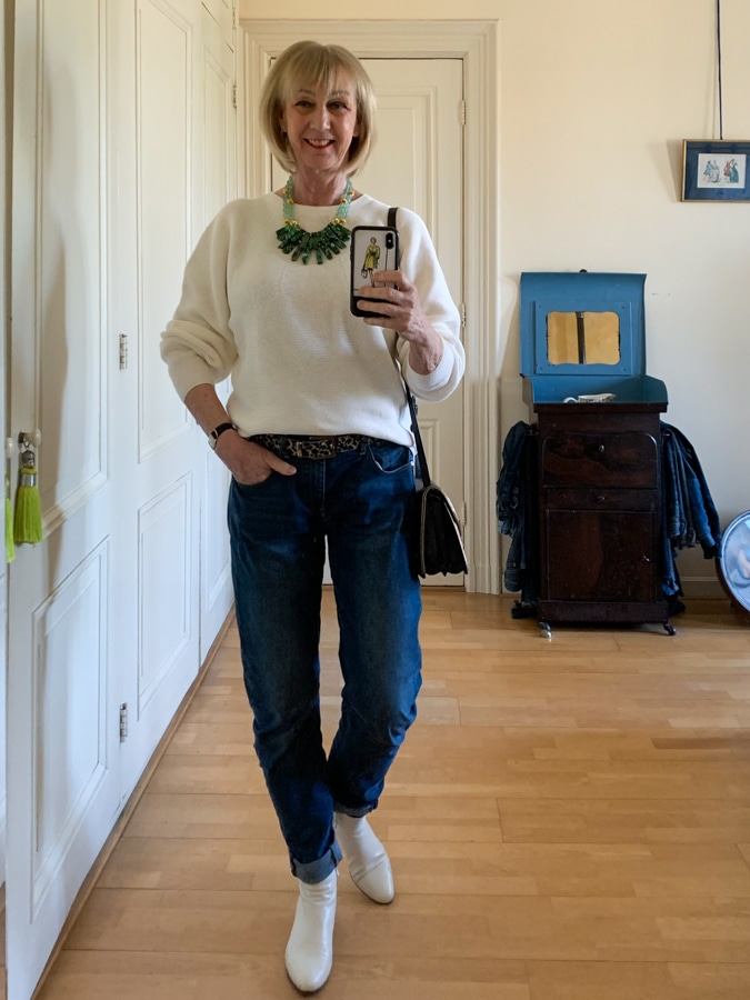 Green necklace in an outfit