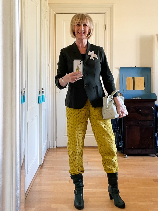 Ochre yellow trousers with Demellier bag