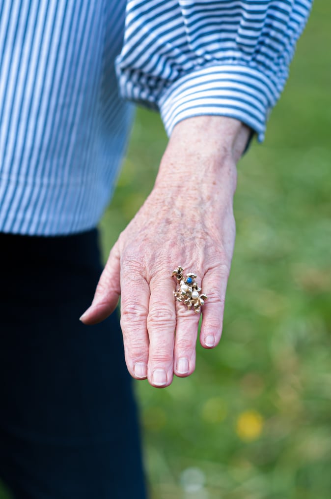 Ring with pearl and lapis lazuli