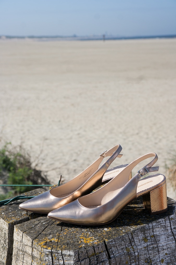 Golden slingbacks