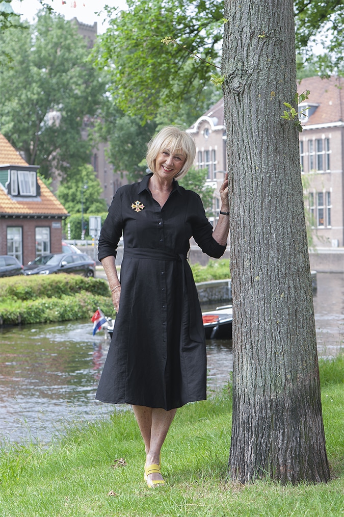 Black linen dress with yellow sandals