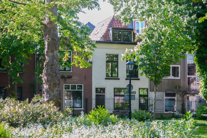 Pretty littl house in the park