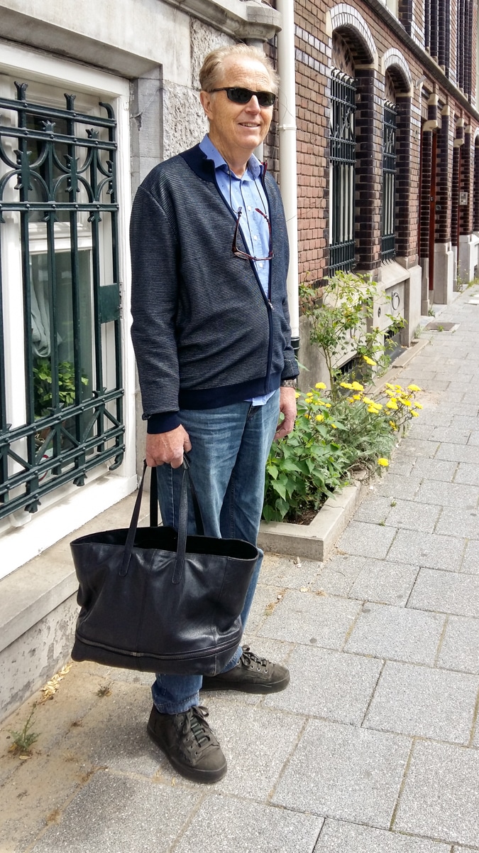 Georg guarding my tote