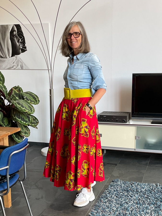 Katrien with red printed skirt
