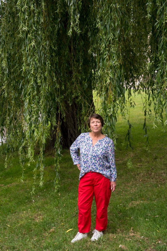 Loes with multi-coloured shirt