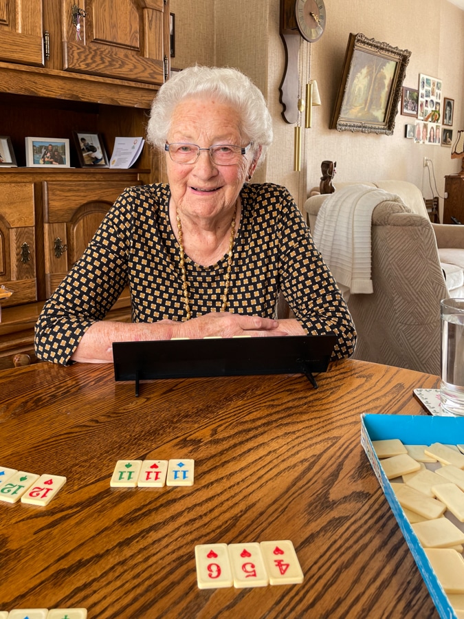 mum playing rummikub