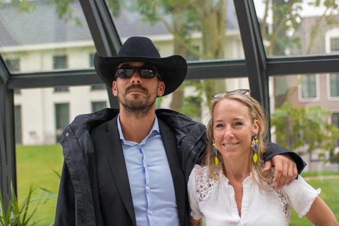 Sabine with strange man