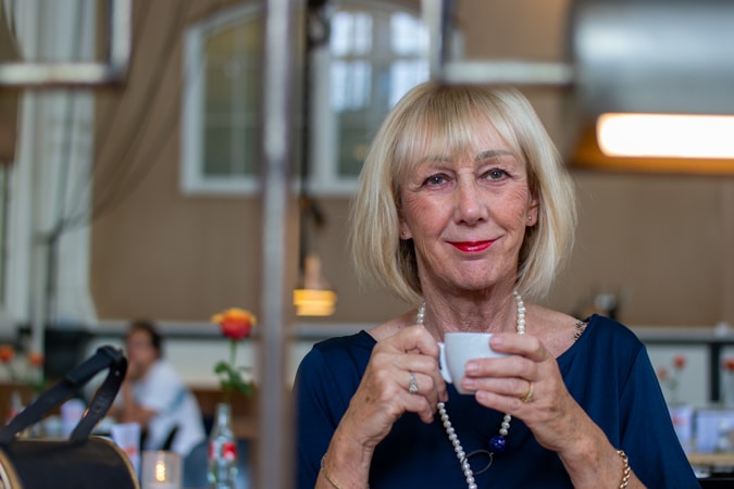 wide white trousers with blue top