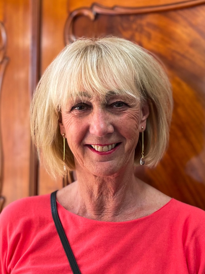 Earrings with a glass drop by laradesign.nl