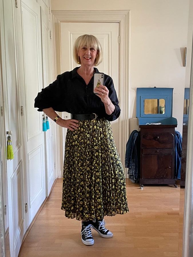 Yellow and black pleated skirt