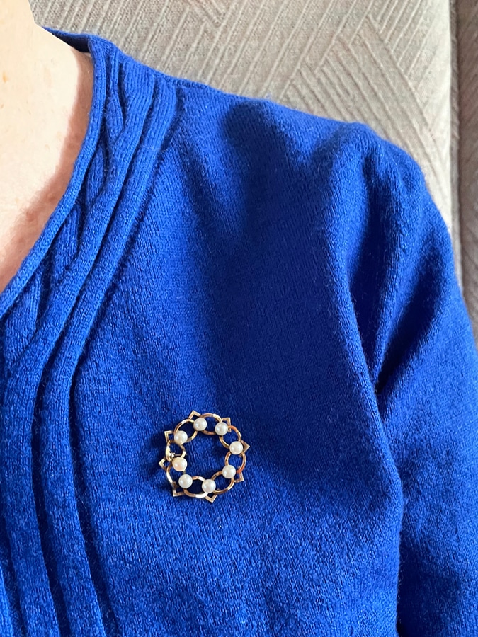 pearl brooch mum