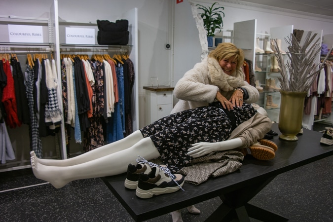 Marijke trying to bring the mannequin back to life
