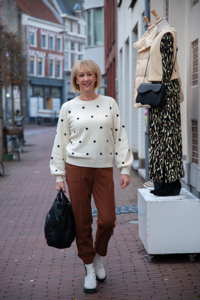 Cognac-coloured trousers