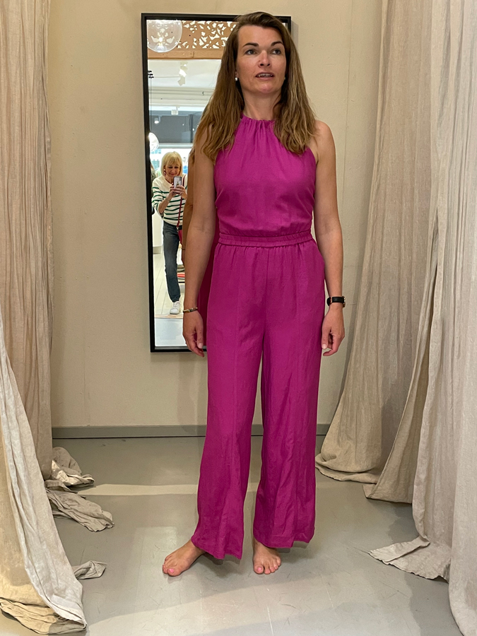 Anke in fuchsia jumpsuit