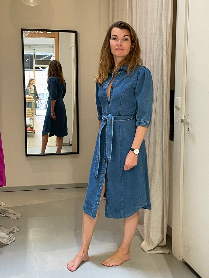 Anke in jeans dress