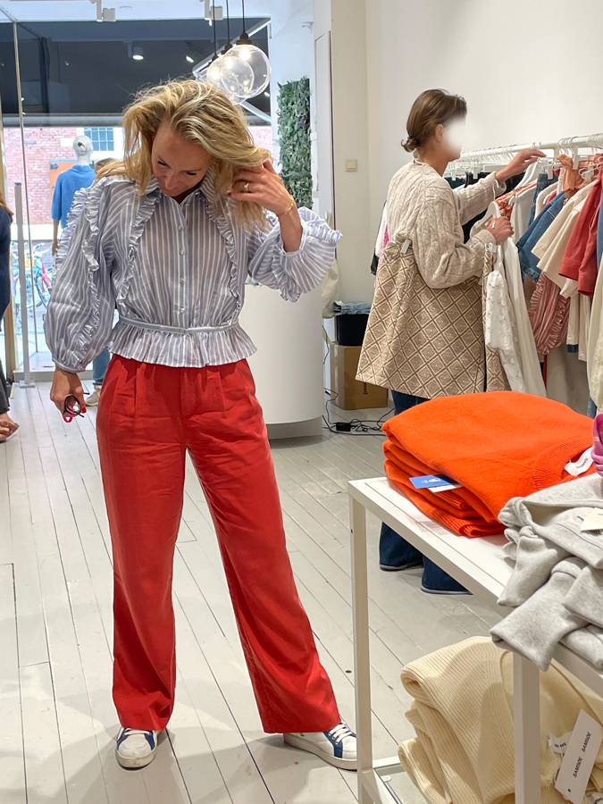 Sabine in light blue blouse