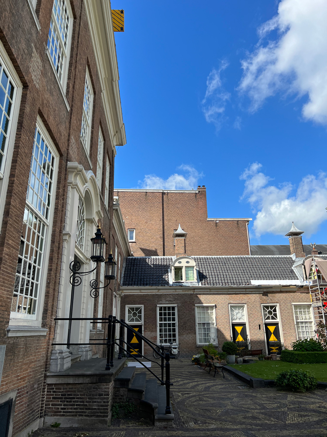 Hofje van Staats courtyard