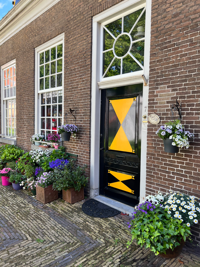 Hofje van Staats courtyard