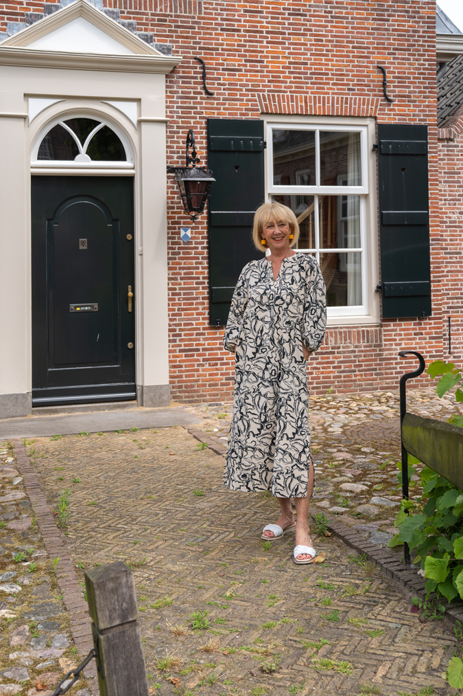 Long black and cream dress