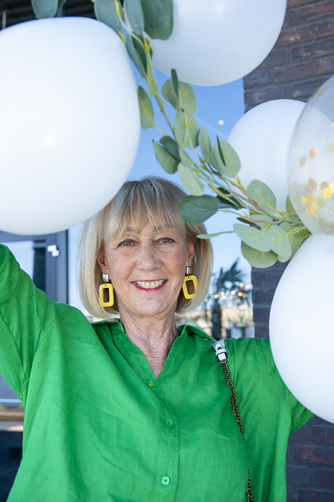 Rectangle yellow earrings with a silver button