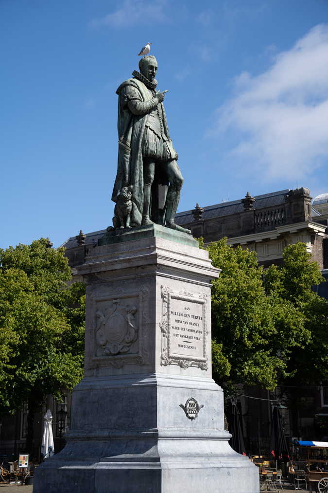 Statue in The Hague