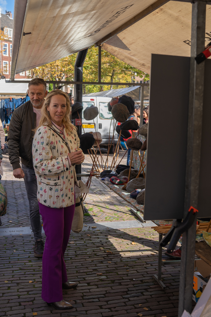 Sabine with man behind her