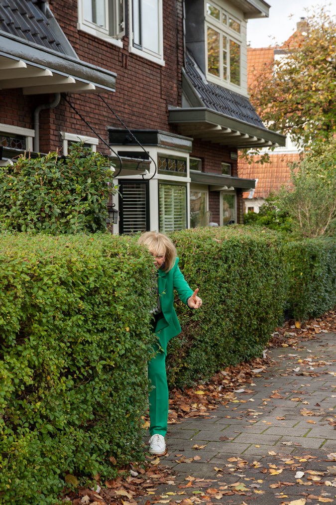 Hiding behind the hedge