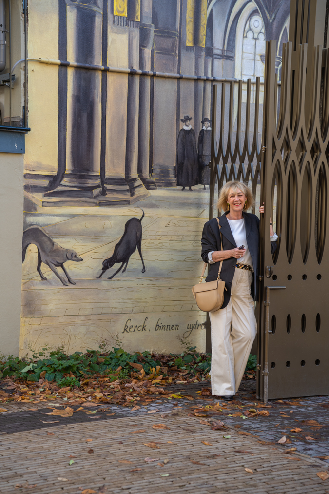 Wide cream trousers with an oversized blazer