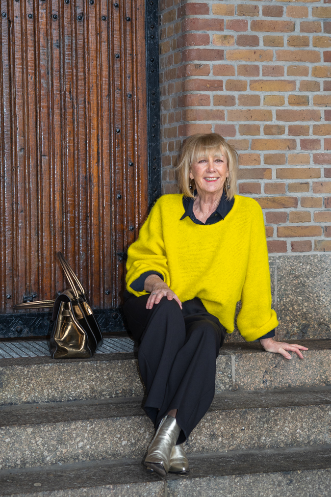 Wide black trousers and a big yellow jumper