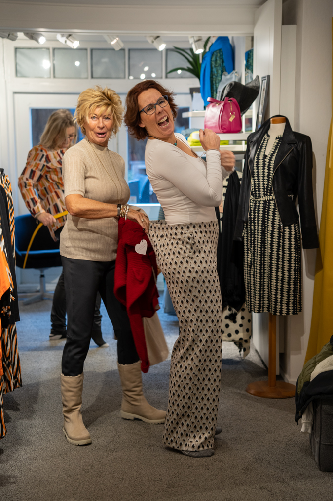 Marijke and Claudia goofing around