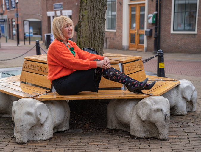 Pencil skirt with floral tights