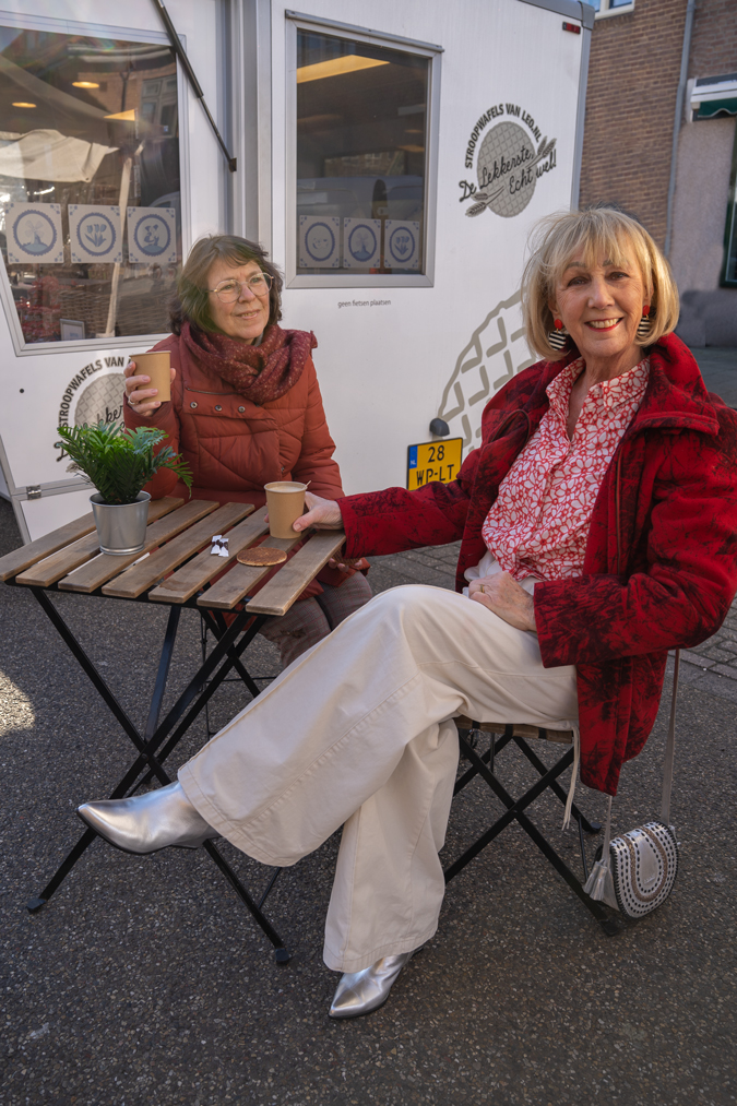 Loes and me in wide cream trousers with a red and white shirt