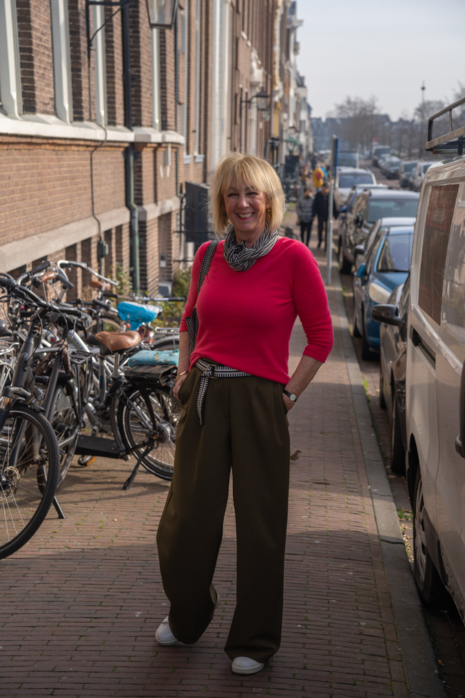 Olive coloured trousers with a bright pink jumper