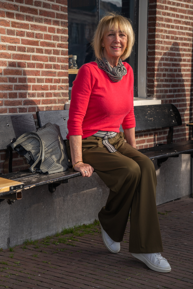 Olive coloured trousers with a bright pink jumper