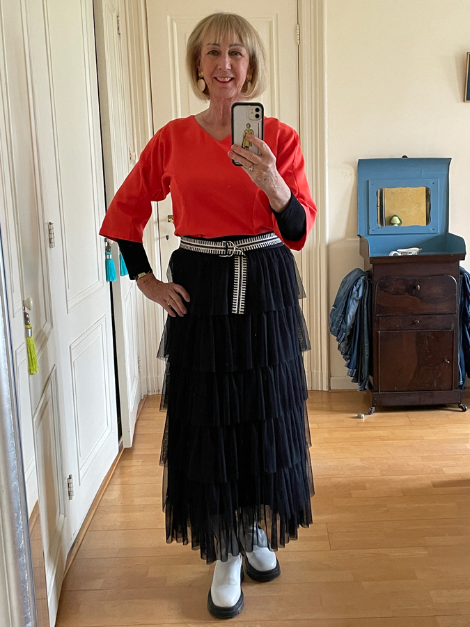 Outfit with tiered ruffled skirt by Hope Fashion