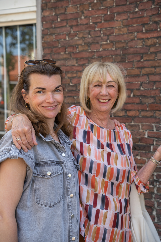 Multi coloured top with cognac coloured trousers. With Anke.