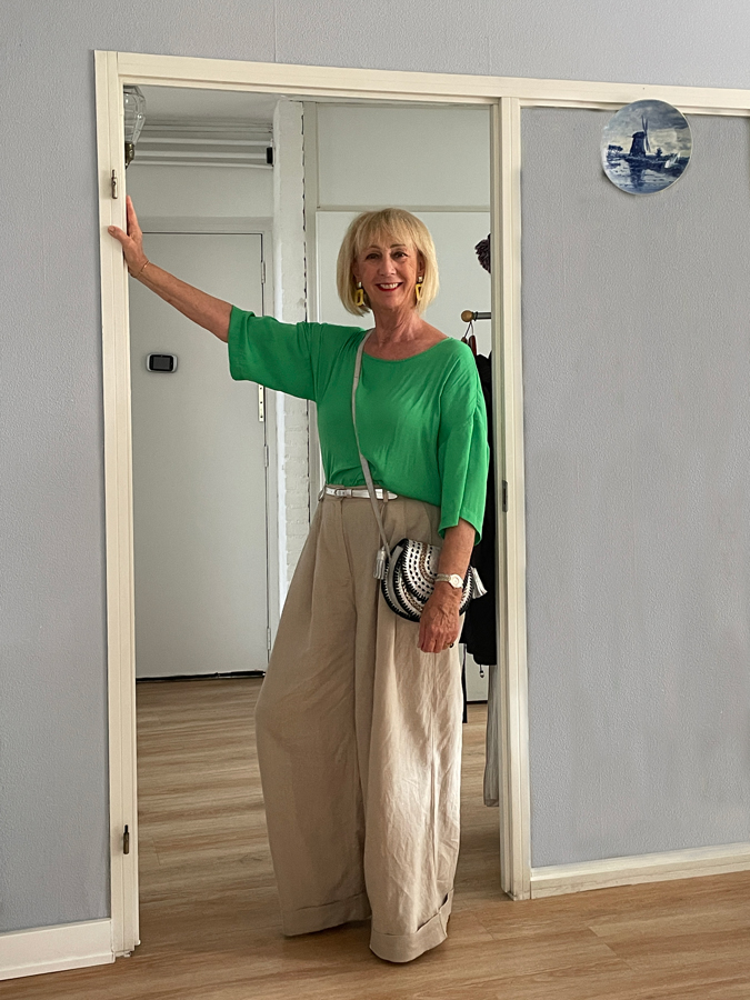 Wide linen trousers and a green top