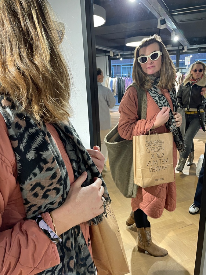 Anke trying on sunglasses