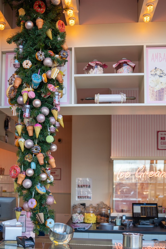 Decoration at the ice cream parlour