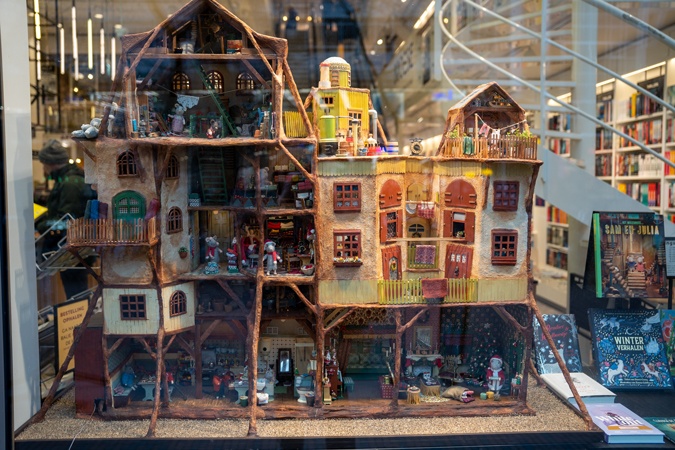 Mouse dollhouse