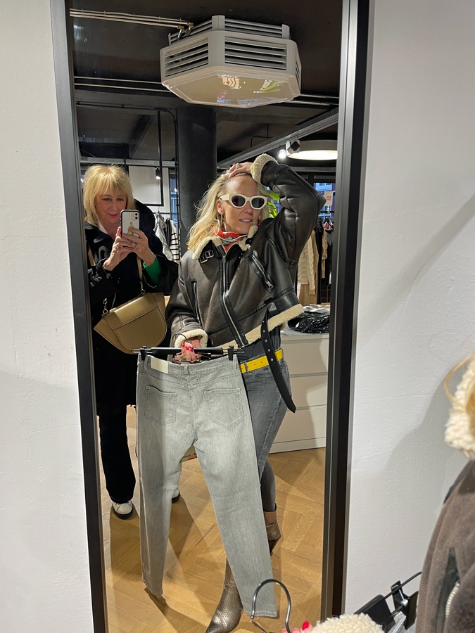 Sabine trying on sunglasses