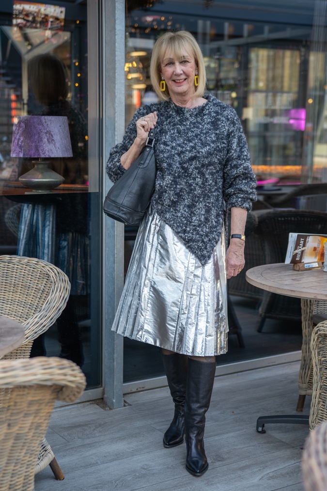 Silver skirt with big jumper