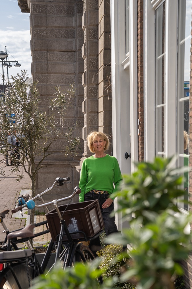 Man repeller jeans with a green and blue jumper