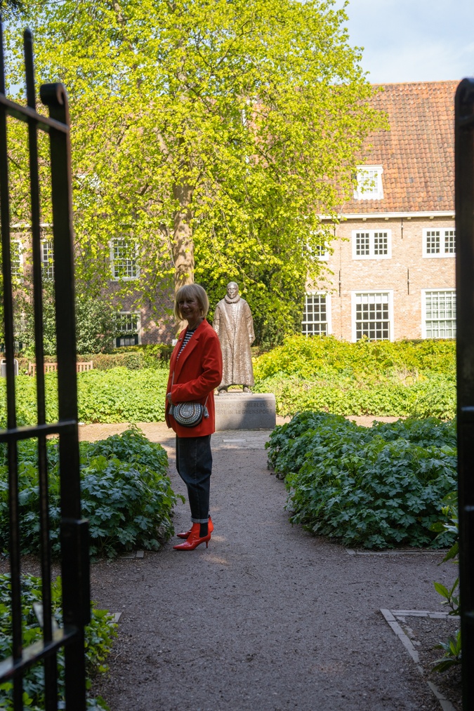 Man repeller jeans with oversized orange blazer