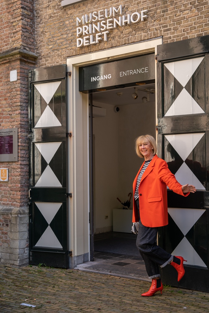 Man repeller jeans with oversized orange blazer