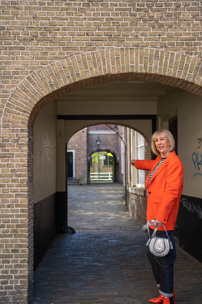 Man repeller jeans with oversized orange blazer